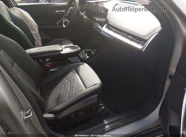 WBX73EF01R5007486 2024 BMW X1 Silver Vista interior delantera