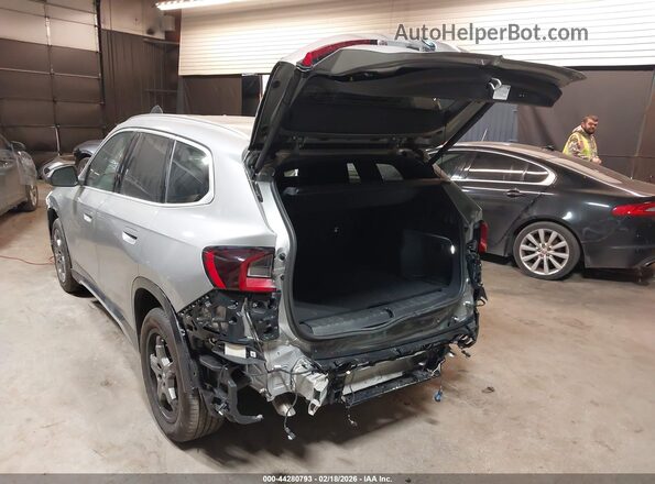 WBX73EF04S5255429 2025 BMW X1 Silver Tył lewy