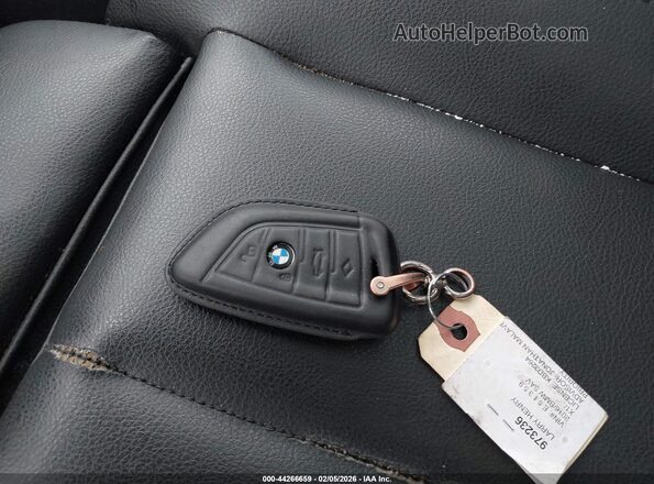WBXHT3C31G5E51359 2016 BMW X1 Серебряный Вид панели приборов