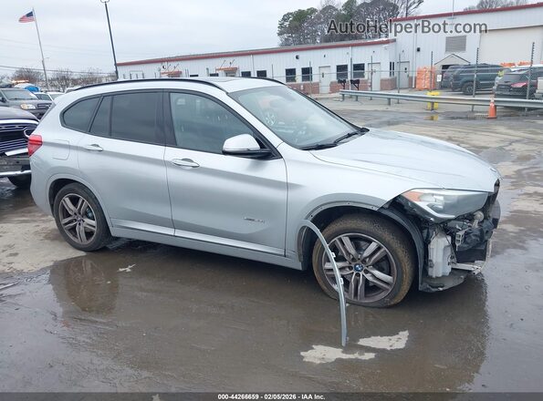 WBXHT3C31G5E51359 2016 BMW X1 Серебряный Вид задней части салона