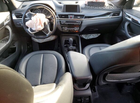WBXHT3C33H5F73660 2017 BMW X1 Black Widok deski rozdzielczej