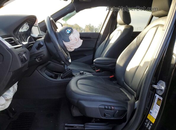 WBXHT3C33H5F73660 2017 BMW X1 Black Widok wnętrza z przodu