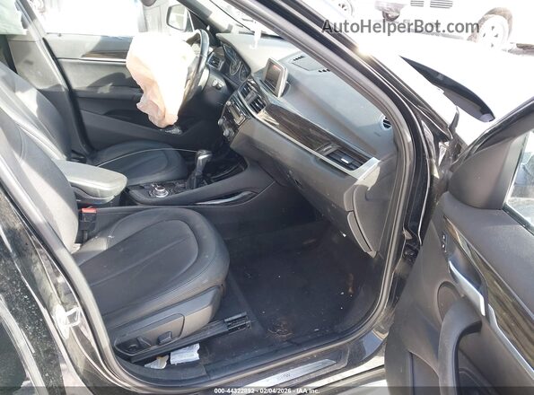 WBXHT3C35G5E51476 2016 BMW X1 Черный Вид салона спереди