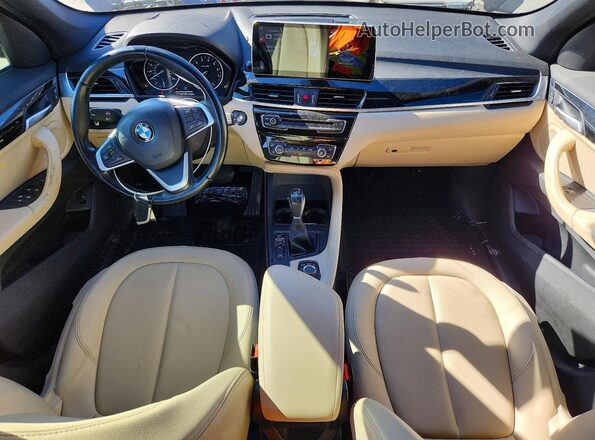 WBXHT3C37H5F87044 2017 BMW X1 Black Widok zestawu wskaźników