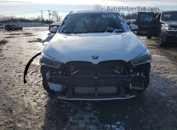 WBXHT3C39H5F70651 2017 BMW X1 White Вид спереду