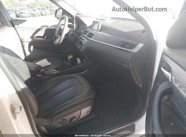 WBXHT3C3XGP881005 2016 BMW X1 White Widok wnętrza z przodu