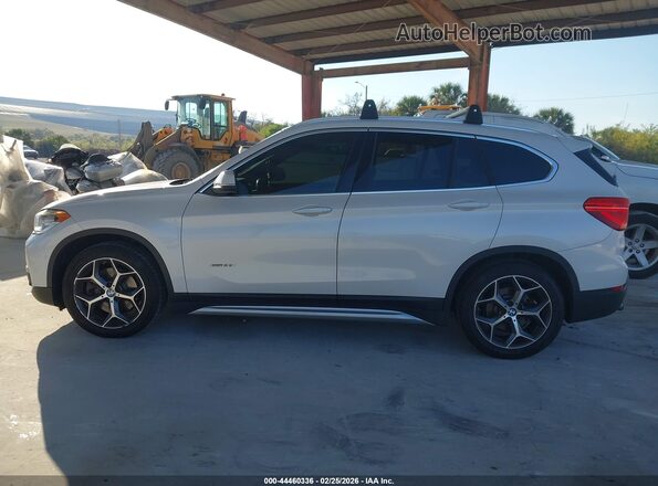 WBXHT3C3XGP881005 2016 BMW X1 White Widok wnętrza 360 stopni