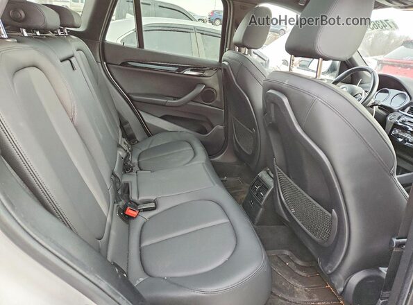 WBXHT3C55K5L90024 2019 BMW X1 Белый Вид задней части салона
