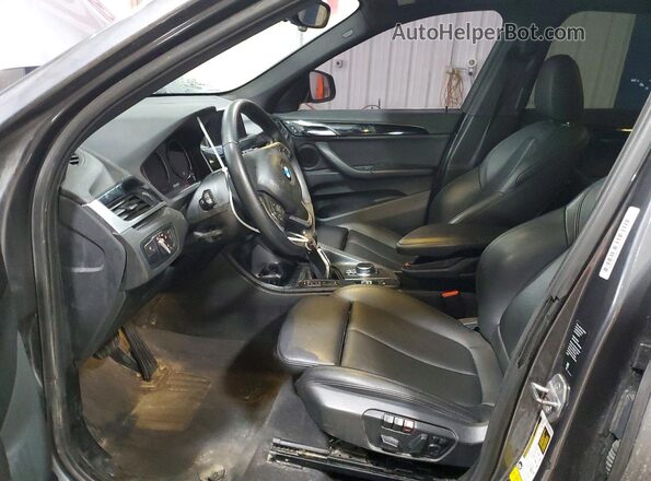 WBXHT3C59K5L90477 2019 BMW X1 Charcoal Widok wnętrza z przodu