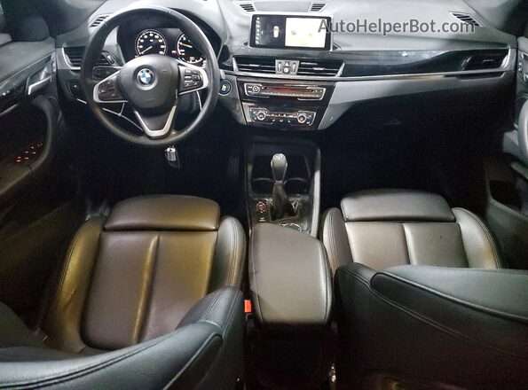 WBXHT3C59K5L90477 2019 BMW X1 Charcoal Widok deski rozdzielczej