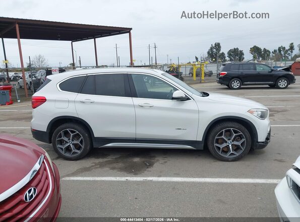 WBXHT3Z30J4A66475 2018 BMW X1 Белый Вид задней части салона