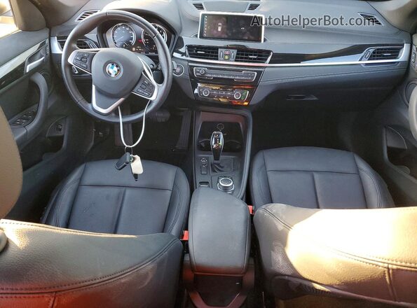 WBXJG7C03N5V19092 2022 BMW X1 Белый Вид панели приборов