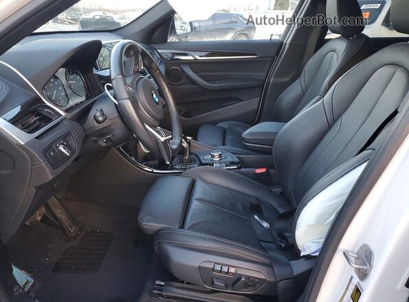 WBXJG9C07L5P86180 2020 BMW X1 White წინა სალონის ხედი