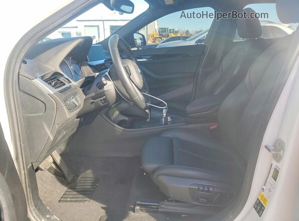 WBXYJ1C00L5R25888 2020 BMW X2 White Widok wnętrza z przodu