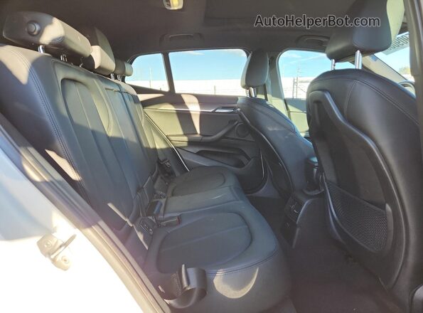 WBXYJ1C01L5R67809 2020 BMW X2 White Вид задньої частини салону