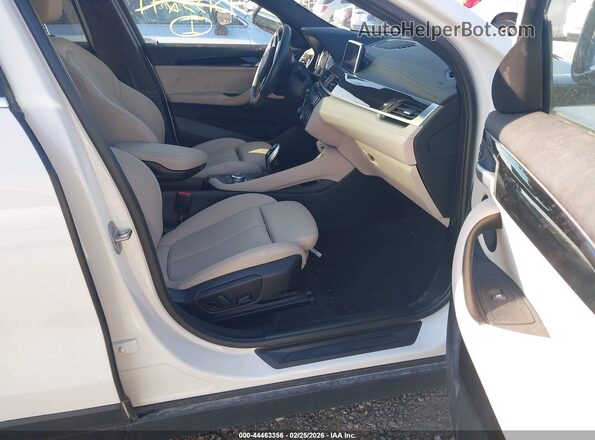 WBXYJ1C05M5S50122 2021 BMW X2 White Widok wnętrza z przodu