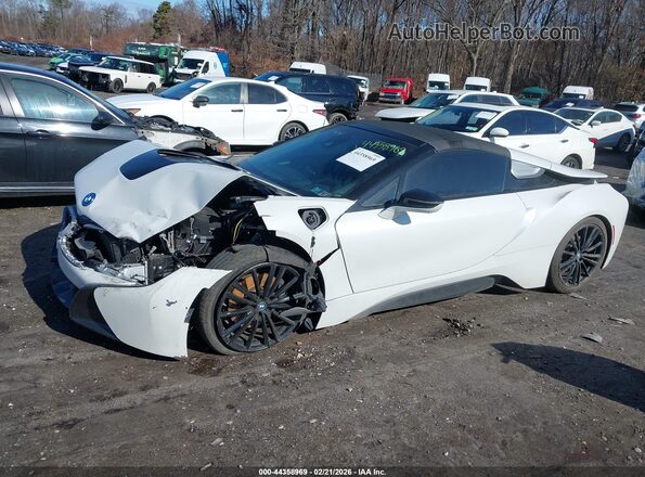 WBY2Z6C55K7E05775 2019 BMW I8 White Vista interior trasera