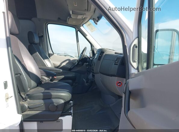 WD3PE7DD2GP199585 2016 MERCEDES-BENZ SPRINTER White Widok wnętrza z przodu