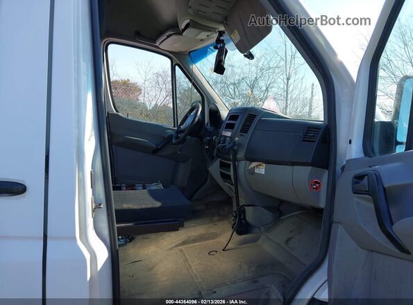 WD3PE8DD0GP248756 2016 MERCEDES-BENZ SPRINTER Белый Вид салона спереди