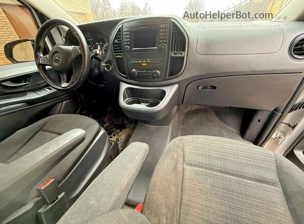 WD3PG2EA5H3338702 2017 MERCEDES-BENZ METRIS White Vista de los asientos traseros