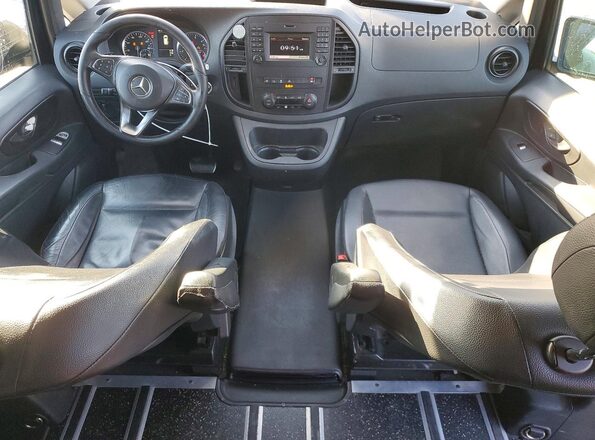 WDAPG2EE7H3311223 2017 MERCEDES-BENZ METRIS Черный Вид панели приборов