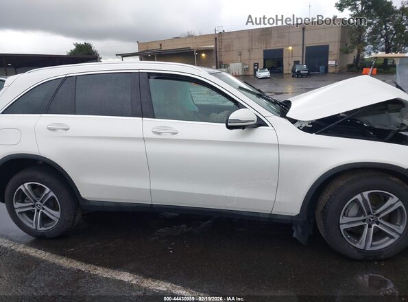 WDC0G4KB3JV019576 2018 MERCEDES-BENZ GLC 300 White Widok wnętrza z tyłu