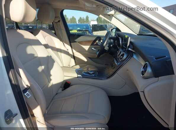 WDC0G5EB5KF620131 2019 MERCEDES-BENZ GLC 350E White Front interior view