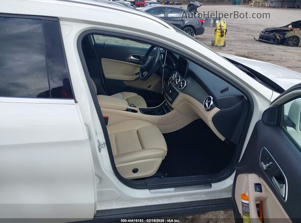 WDCTG4EB0JJ399928 2018 MERCEDES-BENZ GLA 250 White Вид салону спереду