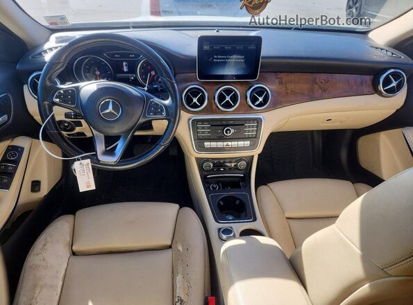 WDCTG4EB1KU009919 2019 MERCEDES-BENZ GLA White Widok deski rozdzielczej