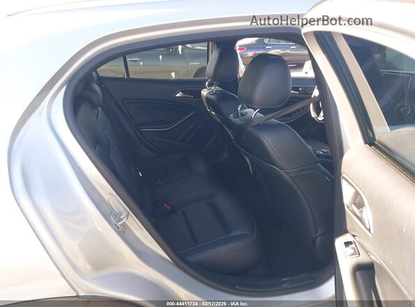 WDCTG4EB2HJ282572 2017 MERCEDES-BENZ GLA 250 Серебряный Вид наклейки с VIN-кодом