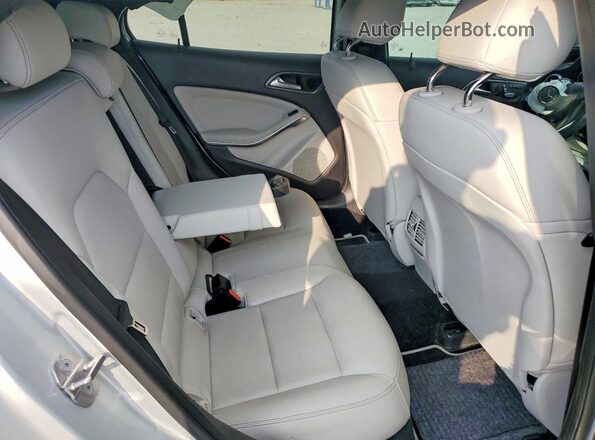 WDCTG4EB2KU013817 2019 MERCEDES-BENZ GLA Silver Հետևի նստատեղերի տեսք