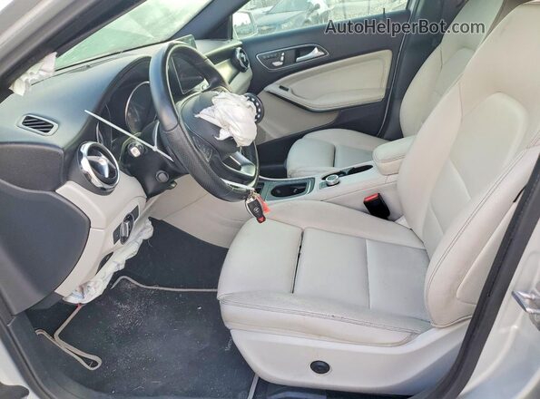 WDCTG4EB2KU013817 2019 MERCEDES-BENZ GLA Silver Սալոնի դիմացի տեսք