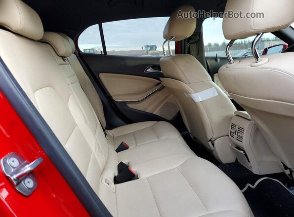 WDCTG4EB3JJ473486 2018 MERCEDES-BENZ GLA Red Widok wnętrza z tyłu