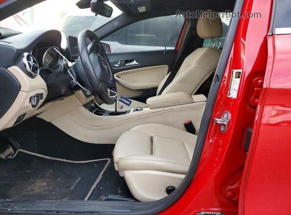 WDCTG4EB3JJ473486 2018 MERCEDES-BENZ GLA Red Widok wnętrza z przodu