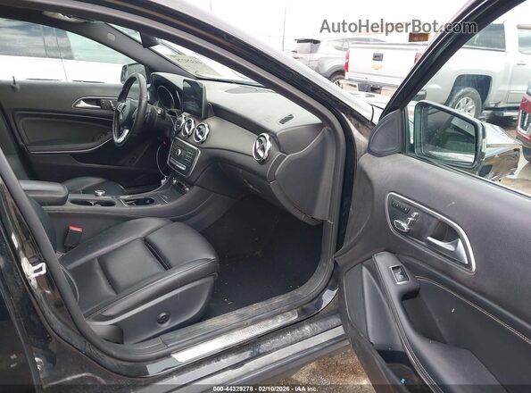 WDCTG4EB4JJ421946 2018 MERCEDES-BENZ GLA 250 Черный Вид салона спереди