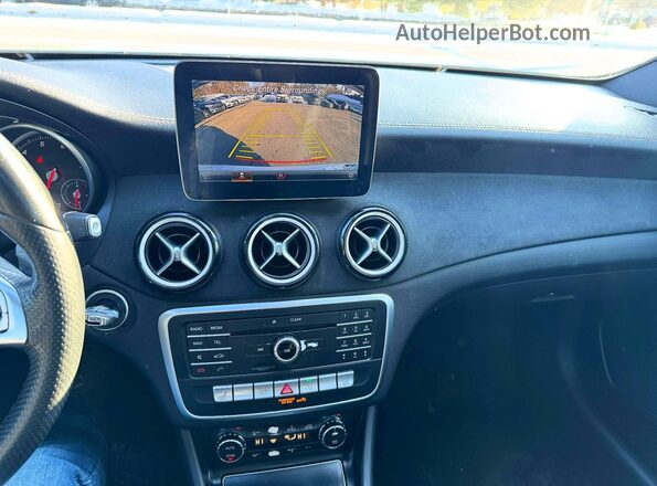 WDCTG4EB5JJ374538 2018 MERCEDES-BENZ GLA White Widok tylnych siedzeń