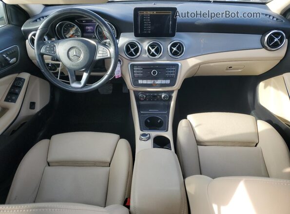 WDCTG4EB5KJ551896 2019 MERCEDES-BENZ GLA White Widok deski rozdzielczej
