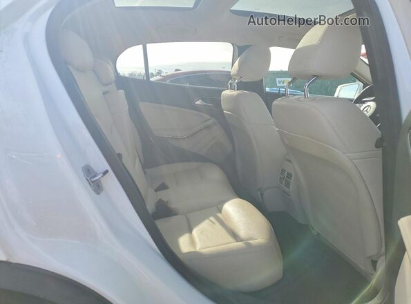 WDCTG4EB5KJ551896 2019 MERCEDES-BENZ GLA White Widok wnętrza z tyłu