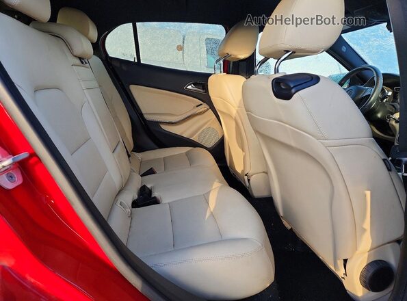 WDCTG4EB6GJ256250 2016 MERCEDES-BENZ GLA Red Вид задніх сидінь