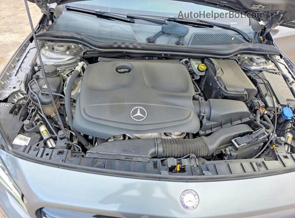 WDCTG4EB6HJ285457 2017 MERCEDES-BENZ GLA Gray Widok deski rozdzielczej