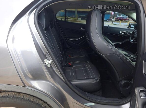 WDCTG4EB6HJ285457 2017 MERCEDES-BENZ GLA Gray Widok wnętrza z przodu