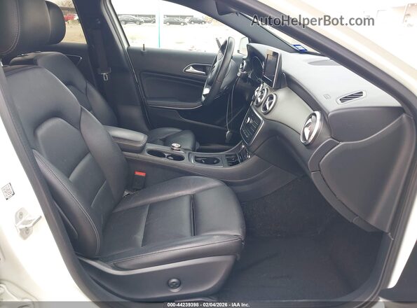 WDCTG4EB6HJ302287 2017 MERCEDES-BENZ GLA 250 Белый Вид салона спереди