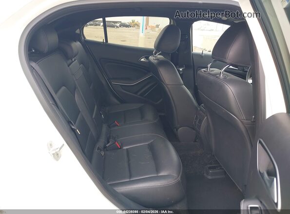 WDCTG4EB6HJ302287 2017 MERCEDES-BENZ GLA 250 Белый Вид наклейки с VIN-кодом