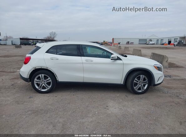WDCTG4EB6HJ302287 2017 MERCEDES-BENZ GLA 250 Белый Вид задней части салона