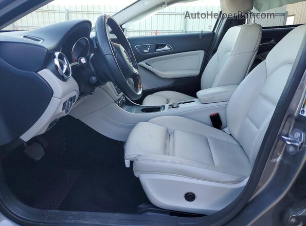 WDCTG4EB7KJ584818 2019 MERCEDES-BENZ GLA Gray Widok wnętrza z przodu