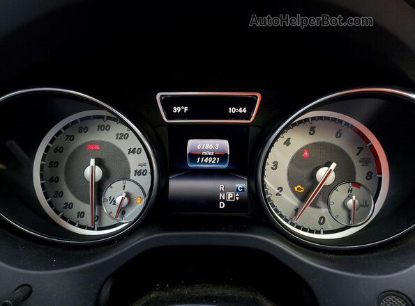 WDCTG4EB8HJ305952 2017 MERCEDES-BENZ GLA Red Widok zestawu wskaźników