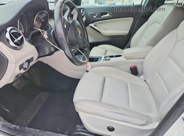 WDCTG4EB8JJ500830 2018 MERCEDES-BENZ GLA Белый Вид салона спереди