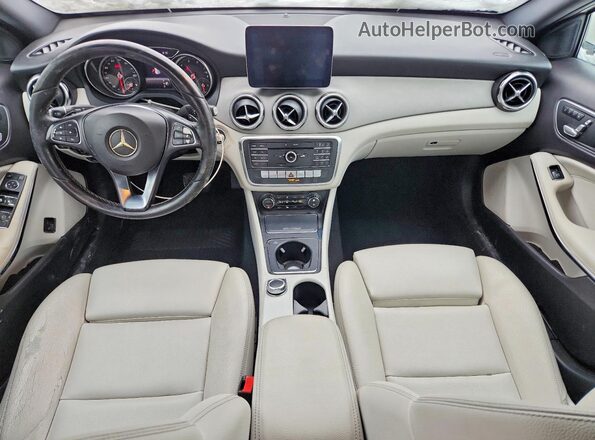 WDCTG4EB8JJ500830 2018 MERCEDES-BENZ GLA Белый Вид панели приборов