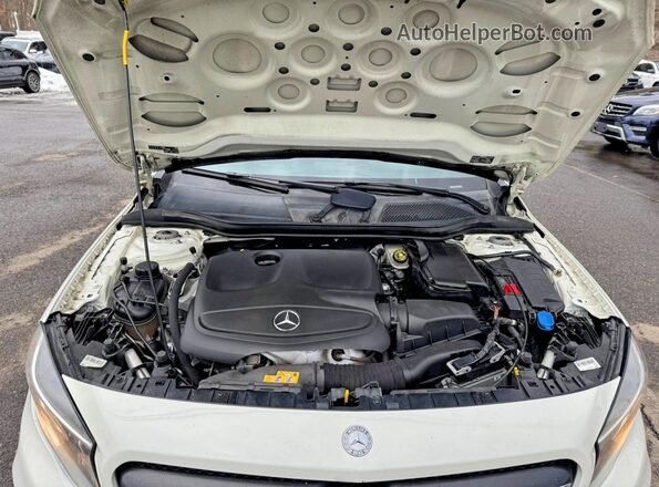 WDCTG4GB4GJ272637 2016 MERCEDES-BENZ GLA Белый Вид панели приборов