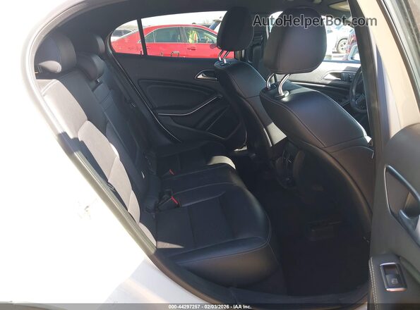 WDCTG4GBXHJ332020 2017 MERCEDES-BENZ GLA 250 Белый Вид наклейки с VIN-кодом